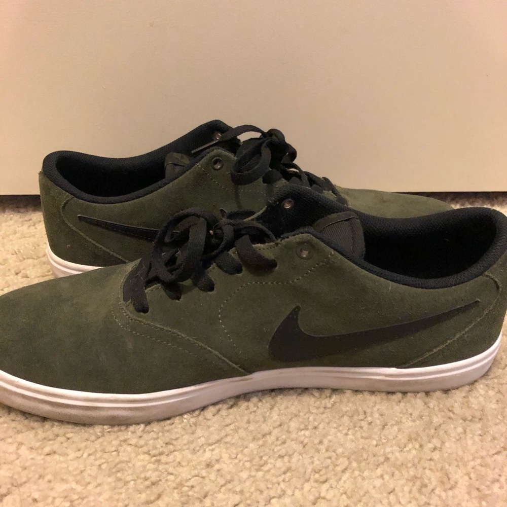 Nike SB check solar shoes in olive